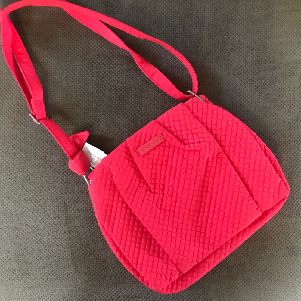 🆕 Vera Bradley red Hadley crossbody bag